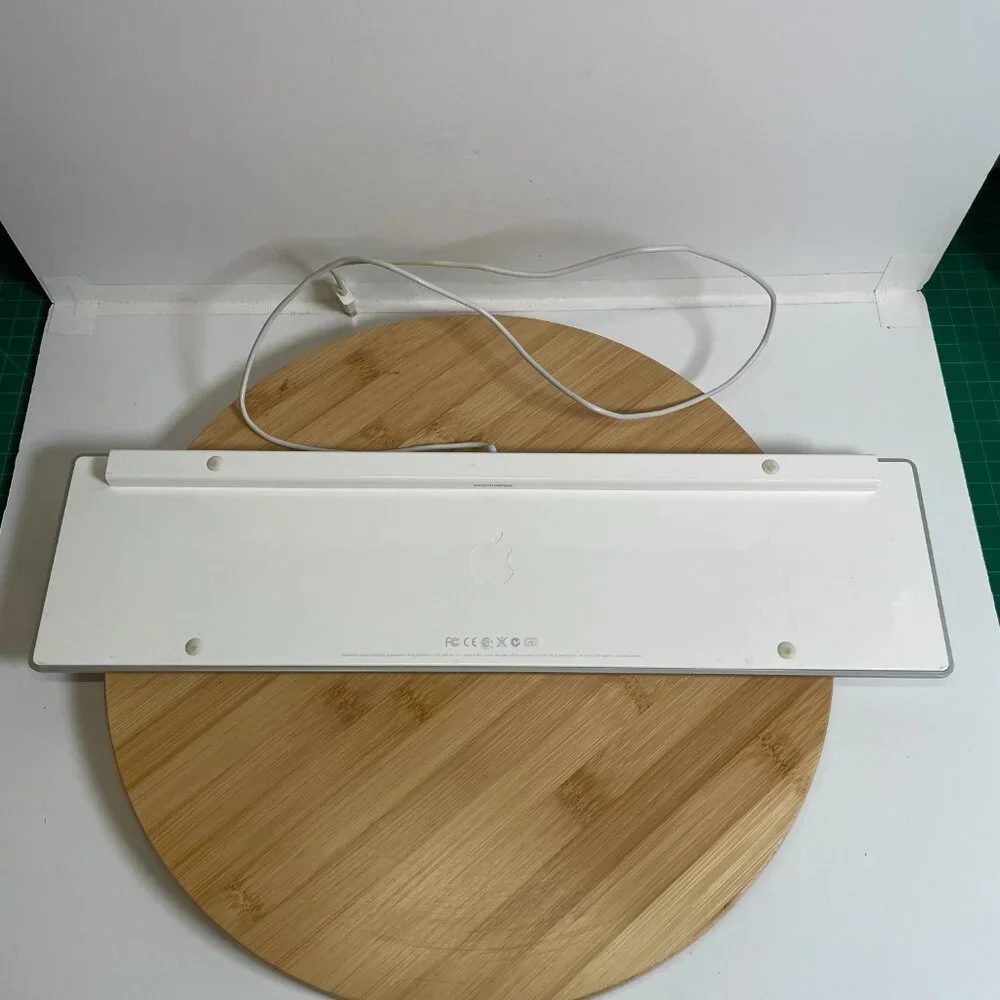 Genuine Apple Keyboard Slim Model A1243 Wired USB Silver w/ White Keys Tested